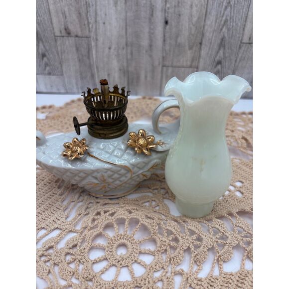 Vintage Mini Oil Lamp Aladdin Genie Porcelain Gold and White Tilso Japan - Picture 5 of 8